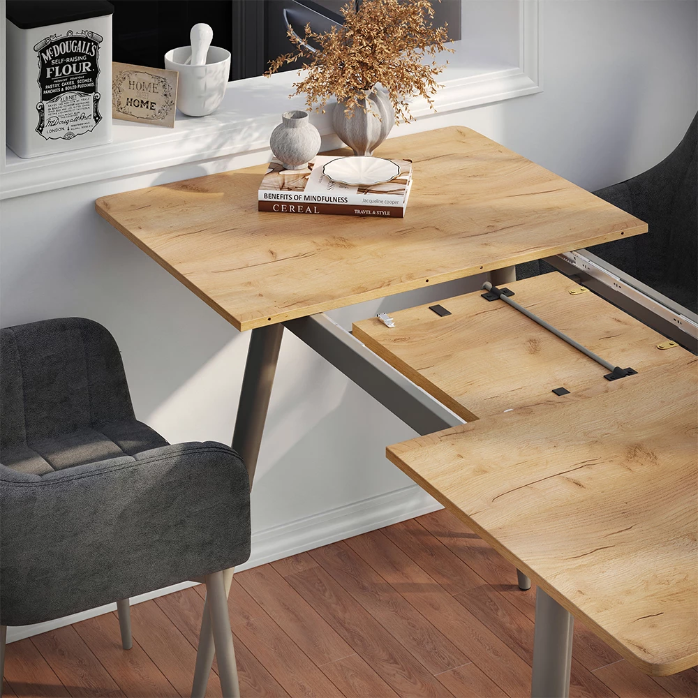 Nahaufnahme von Esstisch in Goldkraft Eiche/Greige, zeigt Textur/Details