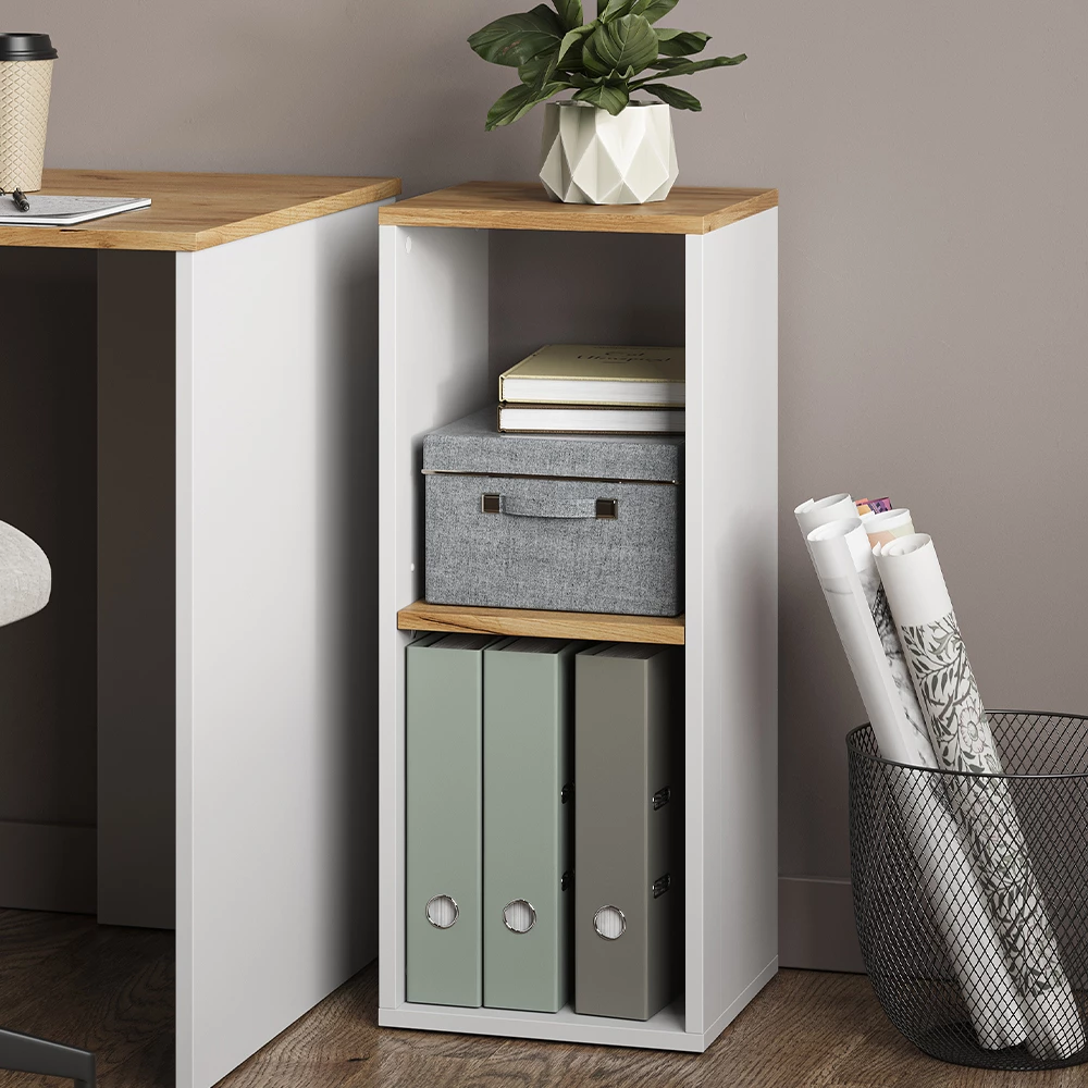 Bücherregal in Weiß/Goldkraft Eiche auf weißem Hintergrund