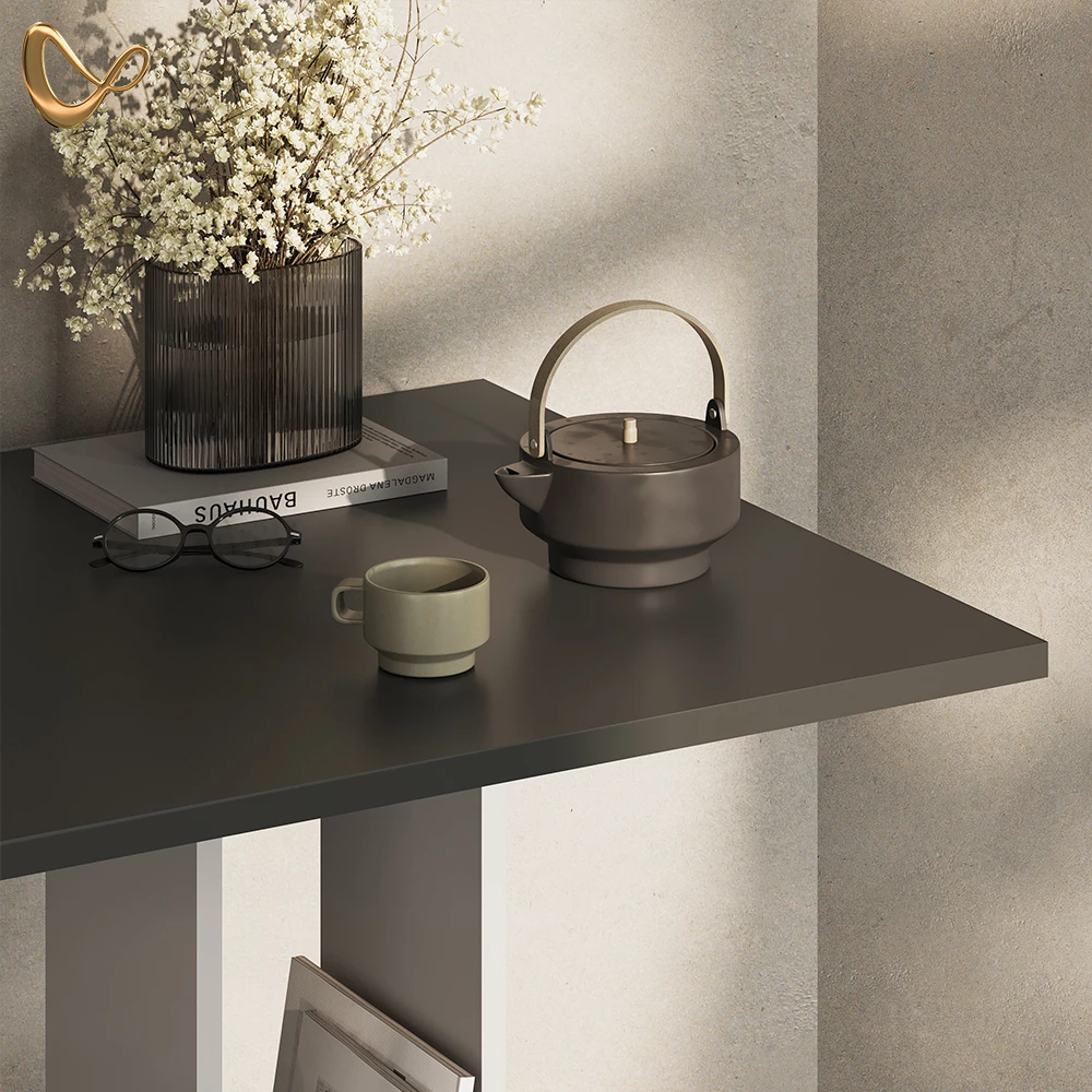 Nahaufnahme von Bartisch in Weiß/Anthrazit, zeigt Design- und Oberflächendetails