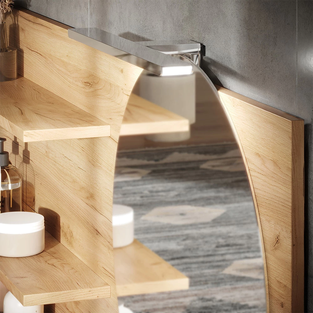 Nahaufnahme von Badspiegelschrank in Eiche, zeigt Textur/Details