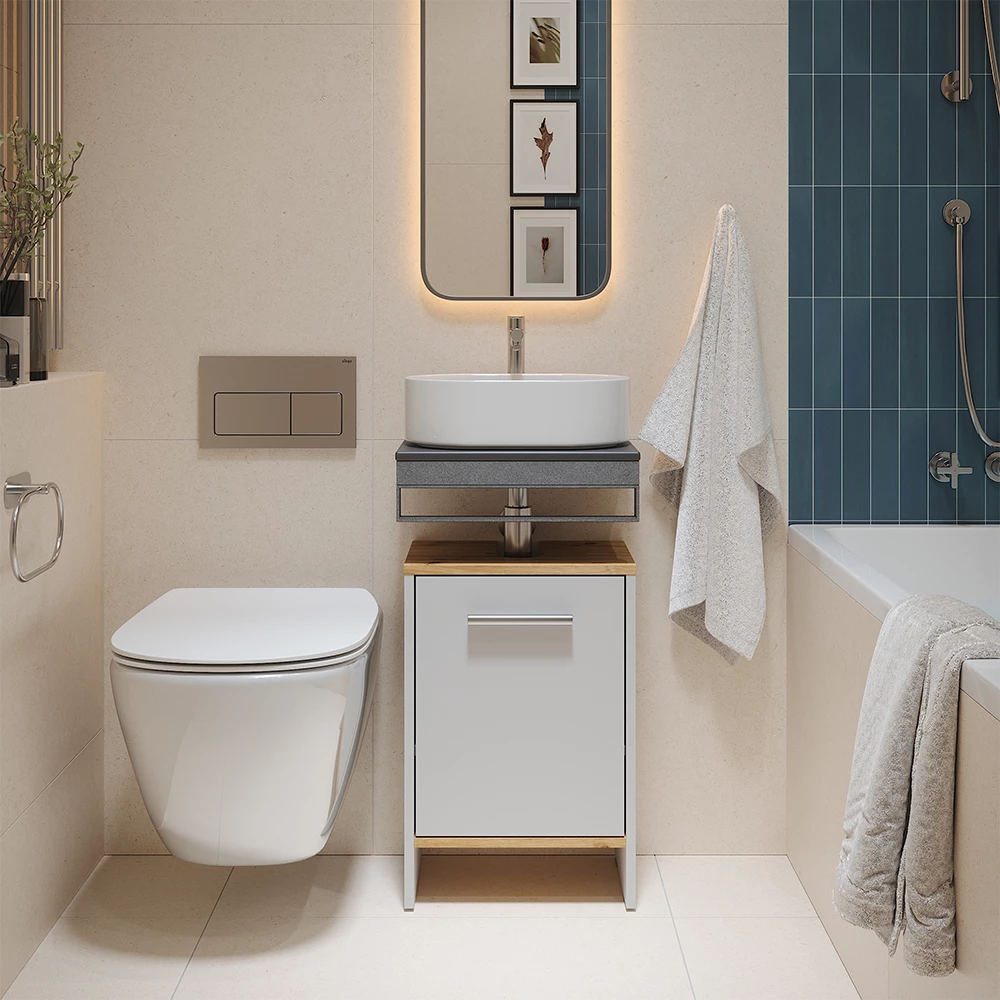 Waschbeckenunterschrank in Weiß/Goldkraft Eiche, dargestellt im Ambiente mit Dekoration