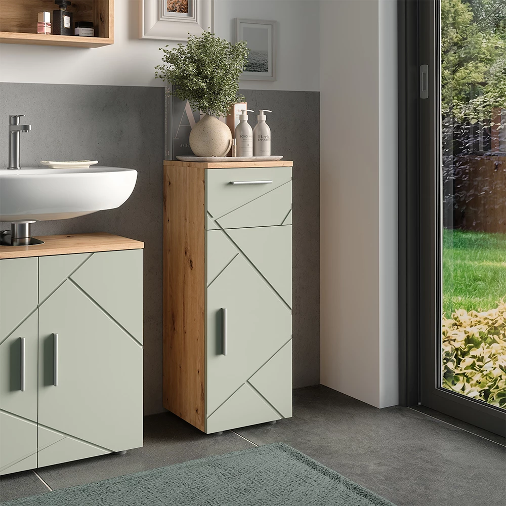 Halfhoge kast in Saliegroen shown in ambient setting with decoration