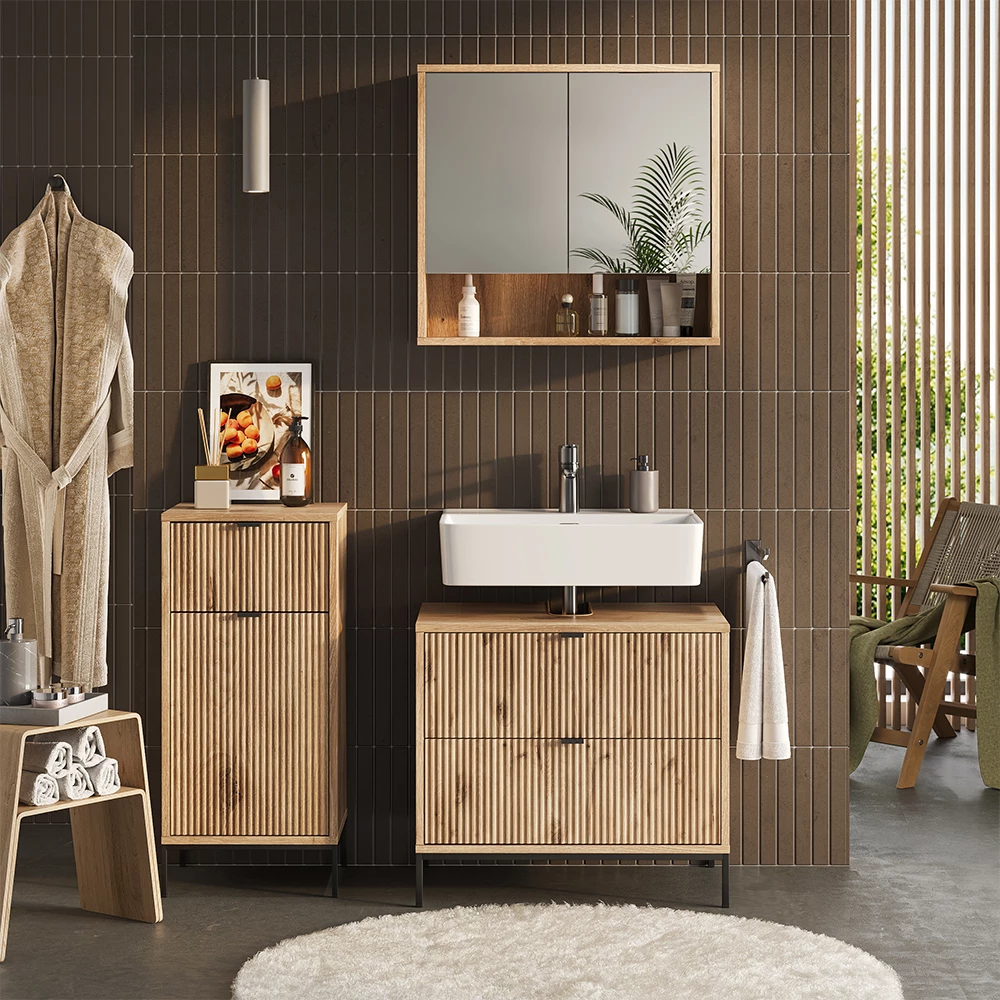 Badkamermeubelset in Viking Eik shown in ambient setting with decoration