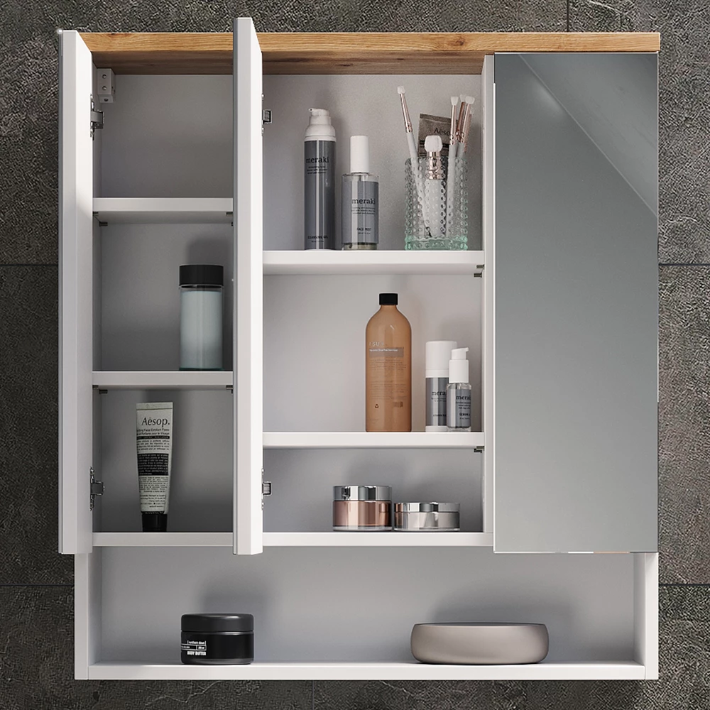 Nahaufnahme von Badspiegelschrank in Weiß, zeigt Textur/Details