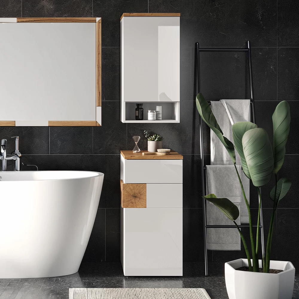 Nahaufnahme von Badschrank in Weiß, zeigt Design- und Oberflächendetails