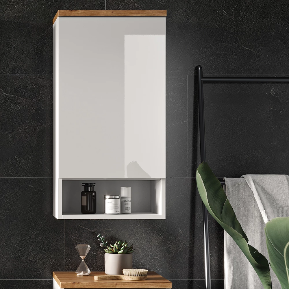 Badschrank in Weiß, dargestellt im Ambiente mit Dekoration