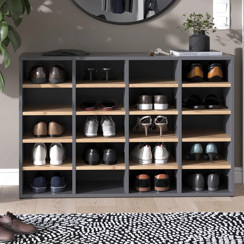 Nahaufnahme von Schuhschrank in Goldkraft Eiche, zeigt Design- und Oberflächendetails