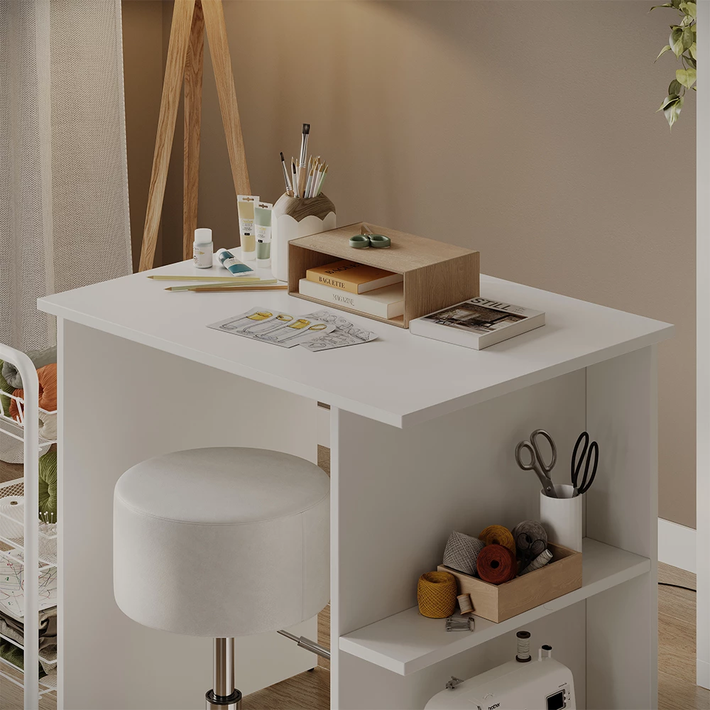 Nahaufnahme von Schreibtisch in Weiß, zeigt Textur/Details