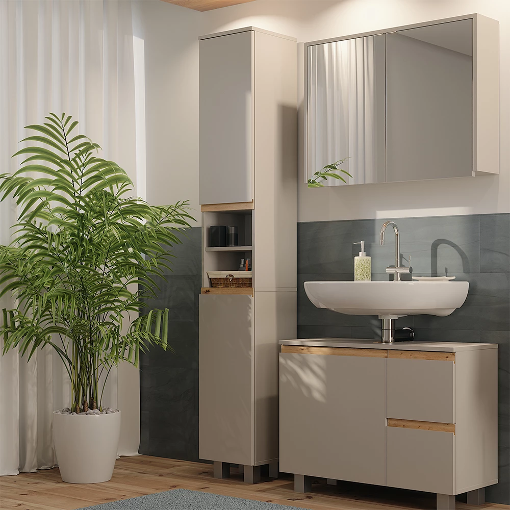 Badkamerkast in Kasjmier/Artisan shown in ambient setting with decoration