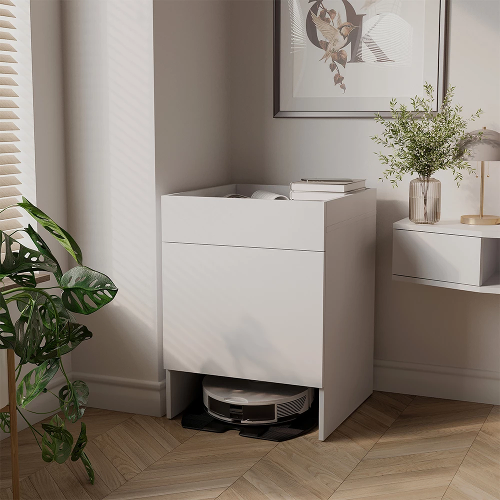 Universalschrank in Weiß auf weißem Hintergrund