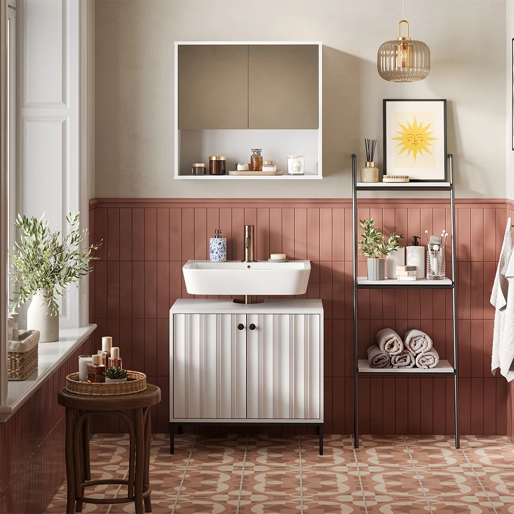 Badkamermeubelset in Witte golf shown in ambient setting with decoration