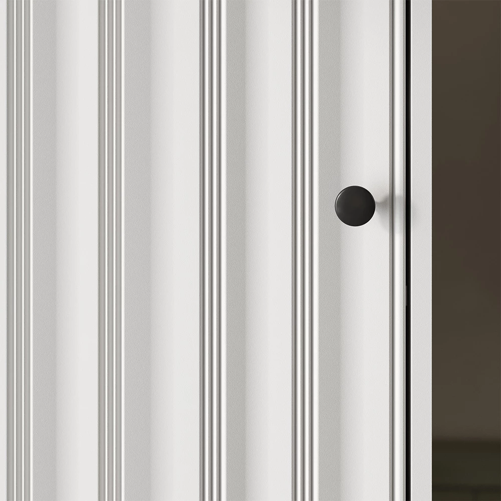 Nahaufnahme von Badmöbel-Set in Weiß Riffel, zeigt Design- und Oberflächendetails