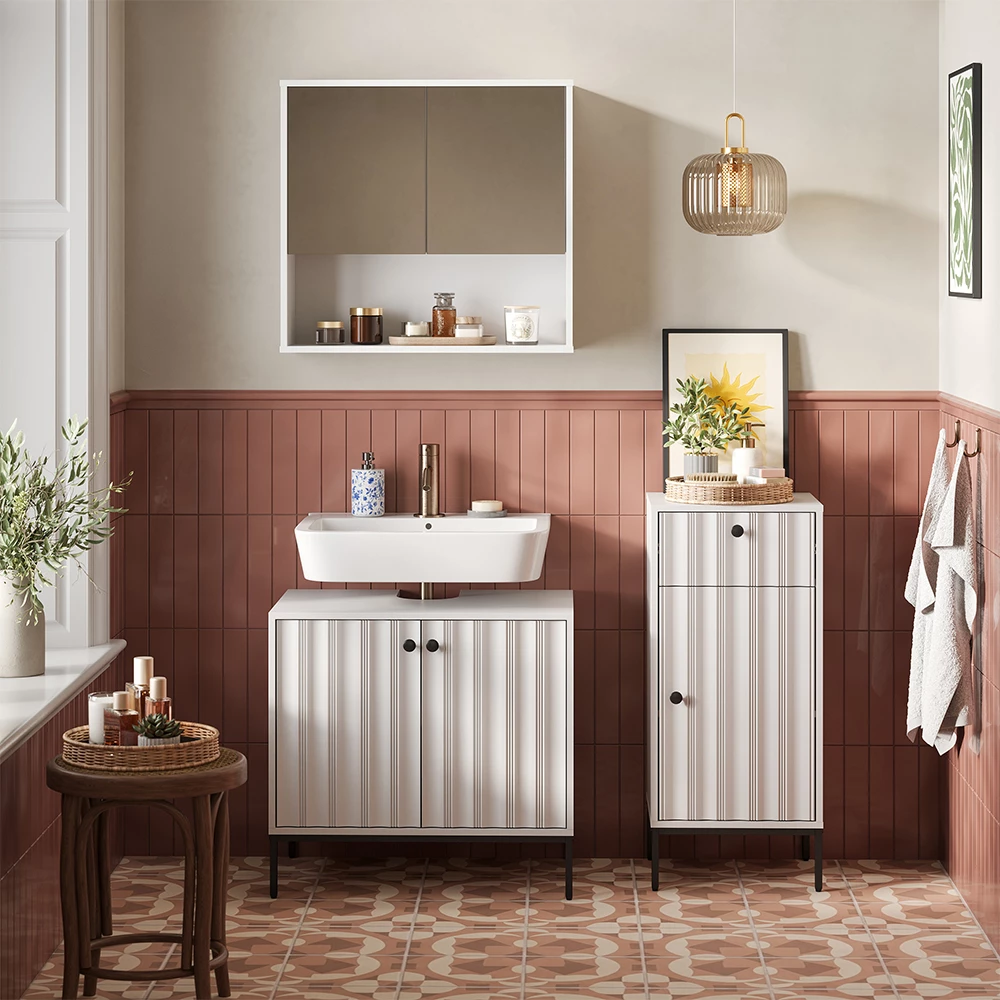 Badkamermeubelset in Witte golf shown in ambient setting with decoration