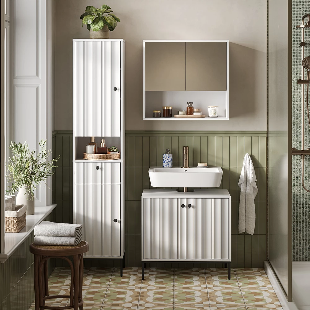 Badkamermeubelset in Witte golf shown in ambient setting with decoration