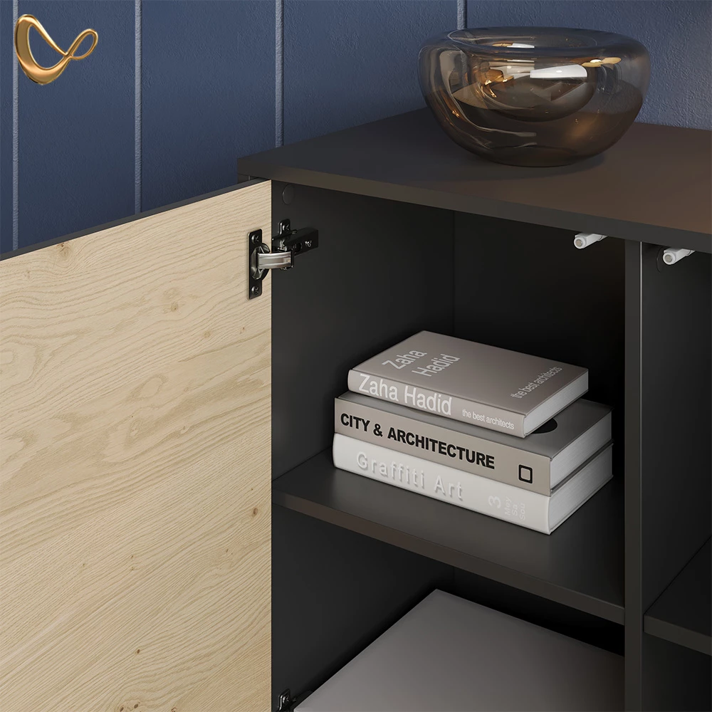 Nahaufnahme von Kommode in Goldkraft Eiche/Anthrazit, zeigt Design- und Oberflächendetails