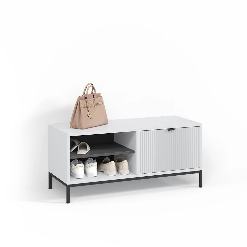 Schuhschrank in Weiß auf weißem Hintergrund