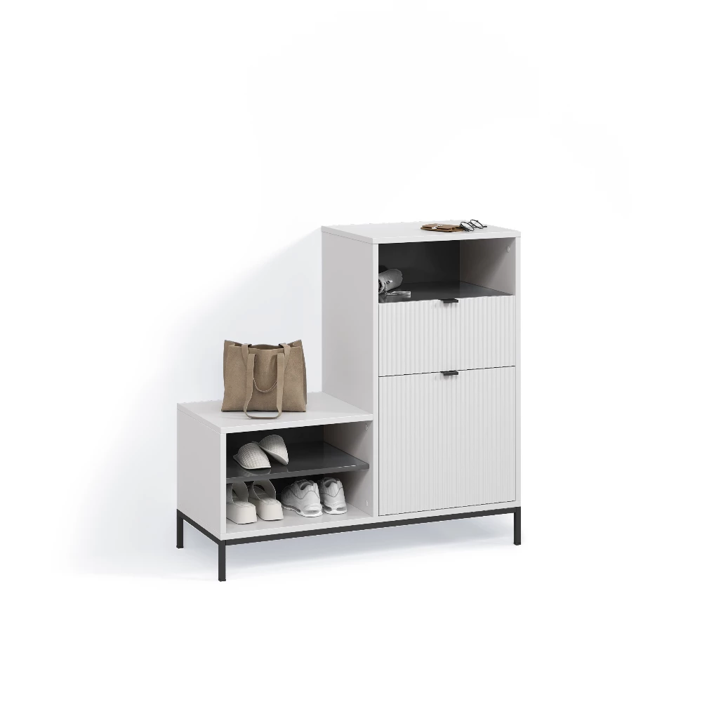 Schuhschrank in Weiß auf weißem Hintergrund