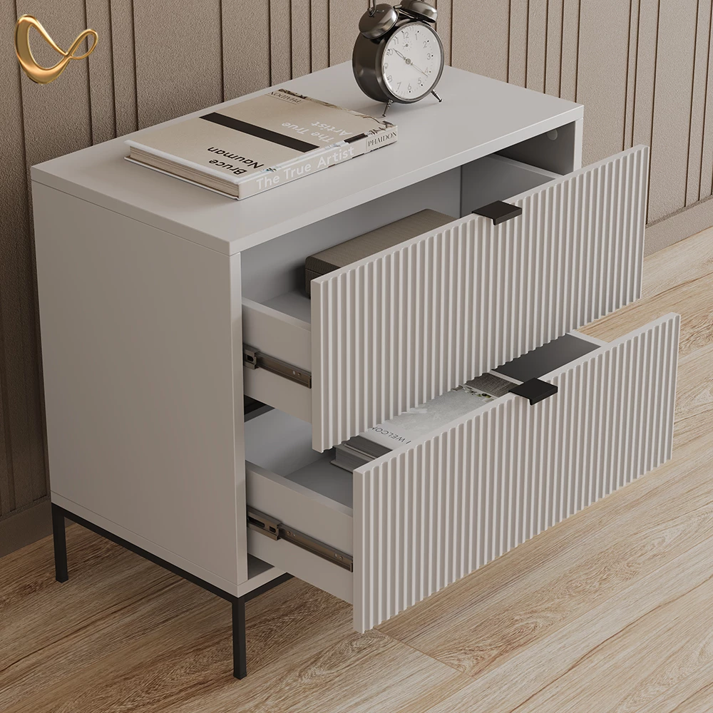 Nahaufnahme von Nachttisch in Grau, zeigt Design- und Oberflächendetails