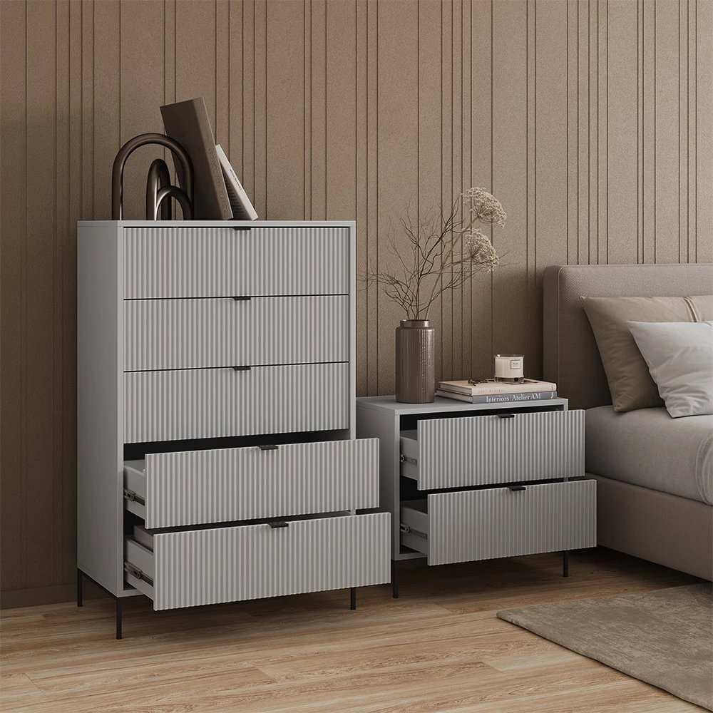 Nahaufnahme von Kommode in Grau, zeigt Textur/Details