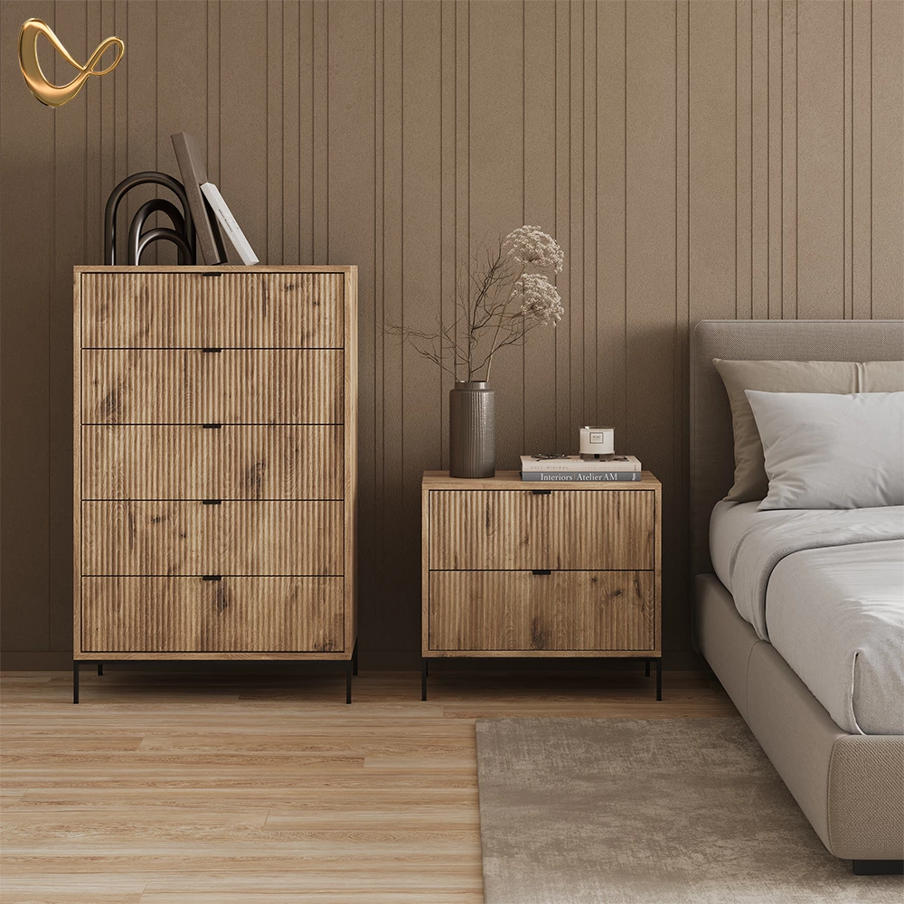 Nachttische in Viking Oak, dargestellt im Ambiente und auf weißem Hintergrund