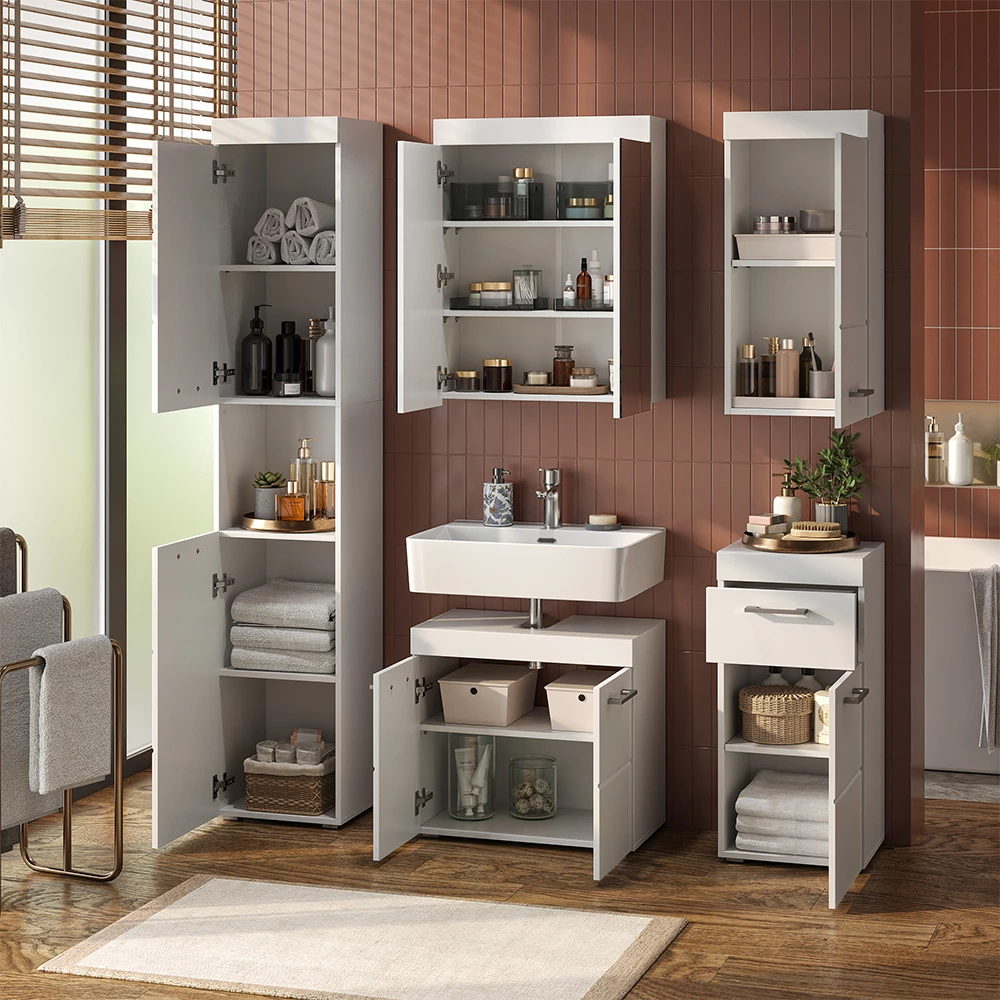 Nahaufnahme von Badschrank in Weiß, zeigt Design- und Oberflächendetails