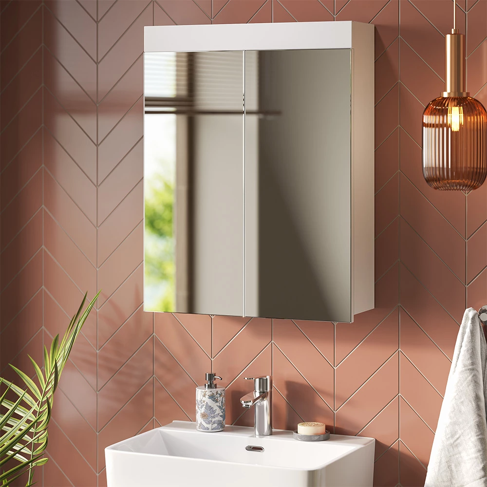 Specchio contenitore bagno in Bianco shown in ambient setting with decoration