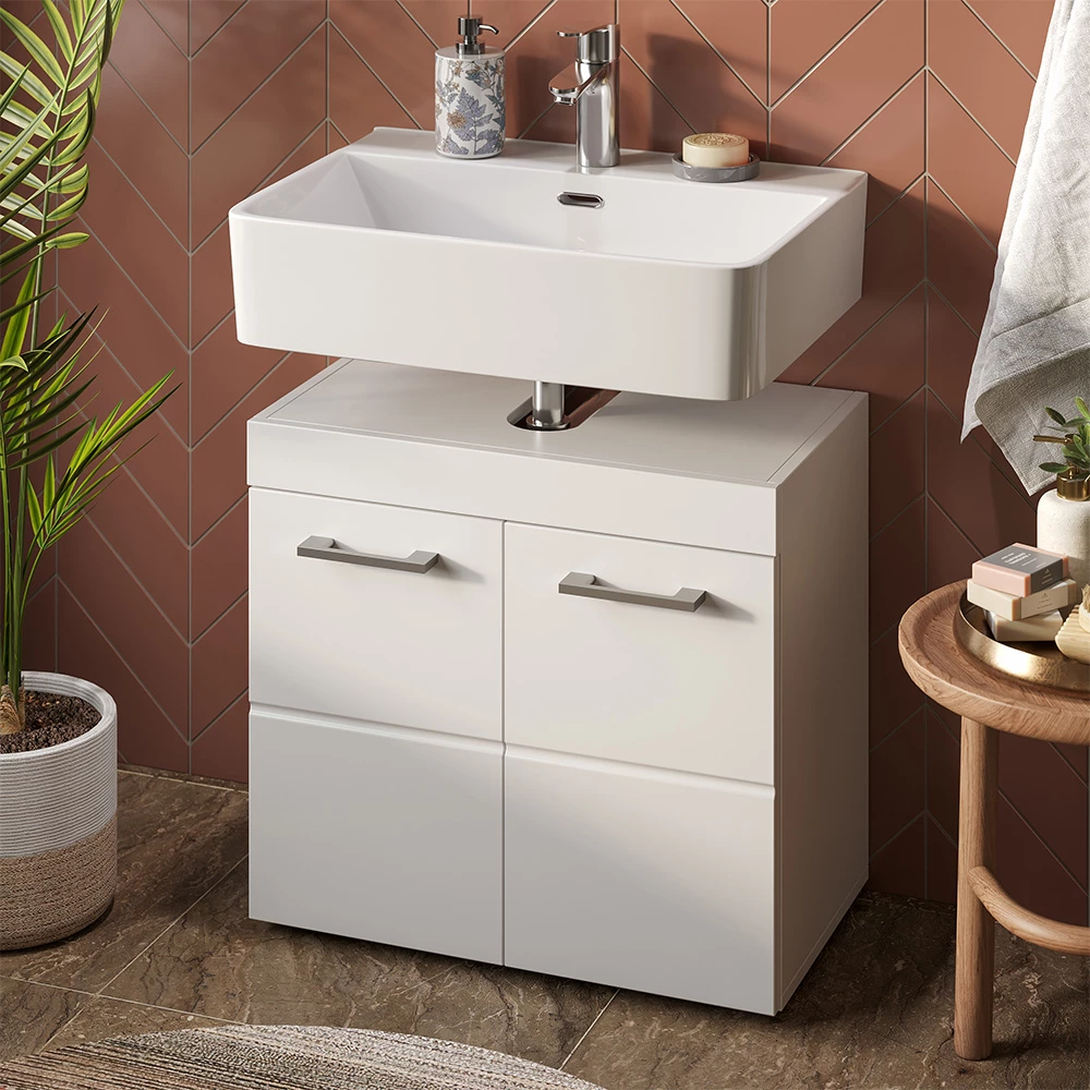 Wastafelonderkast in Wit shown in ambient setting with decoration