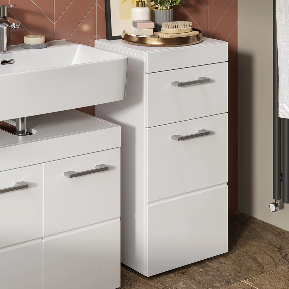 Mobiletto bagno in Bianco shown in ambient setting with decoration