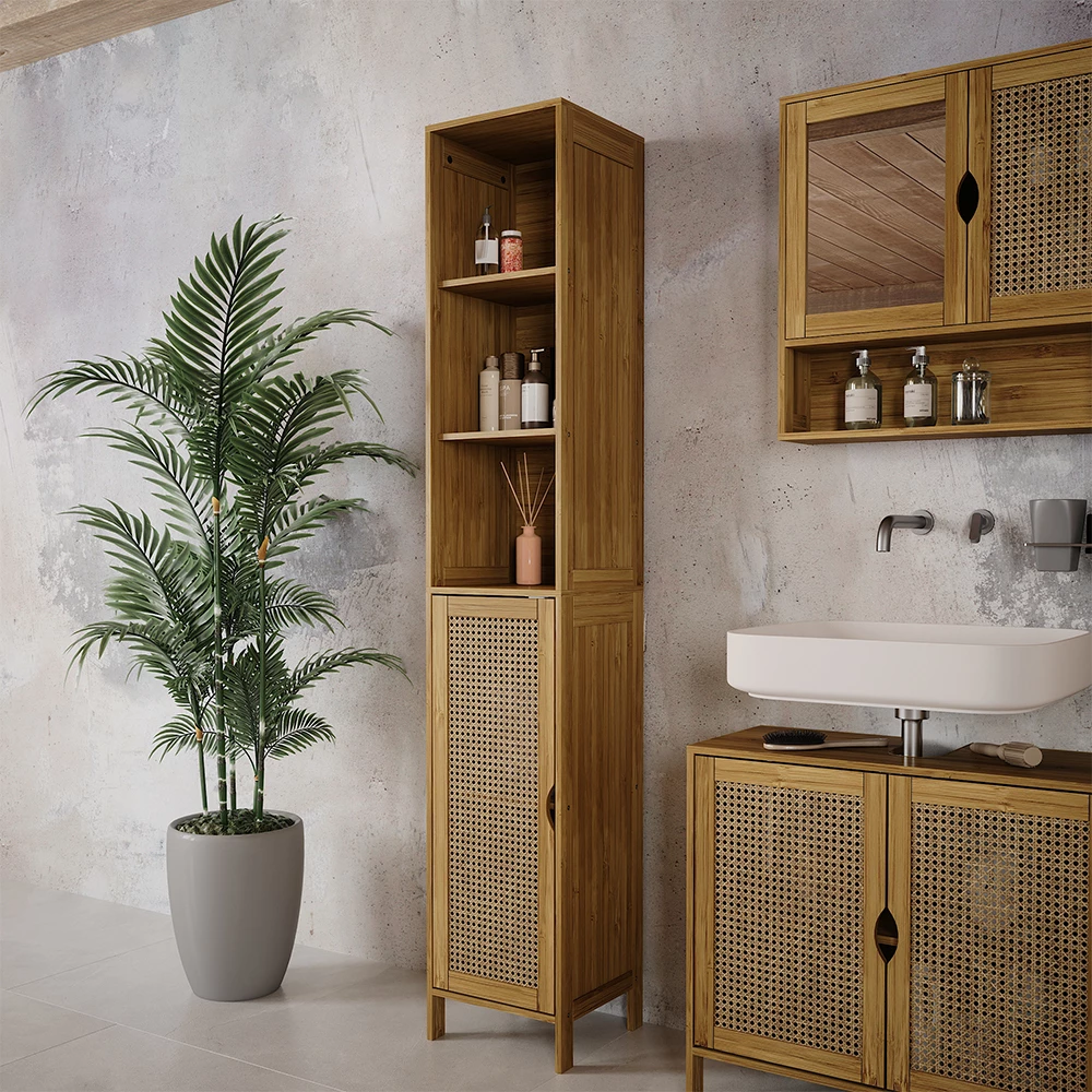 Badschrank in Bambus, dargestellt im Ambiente mit Dekoration