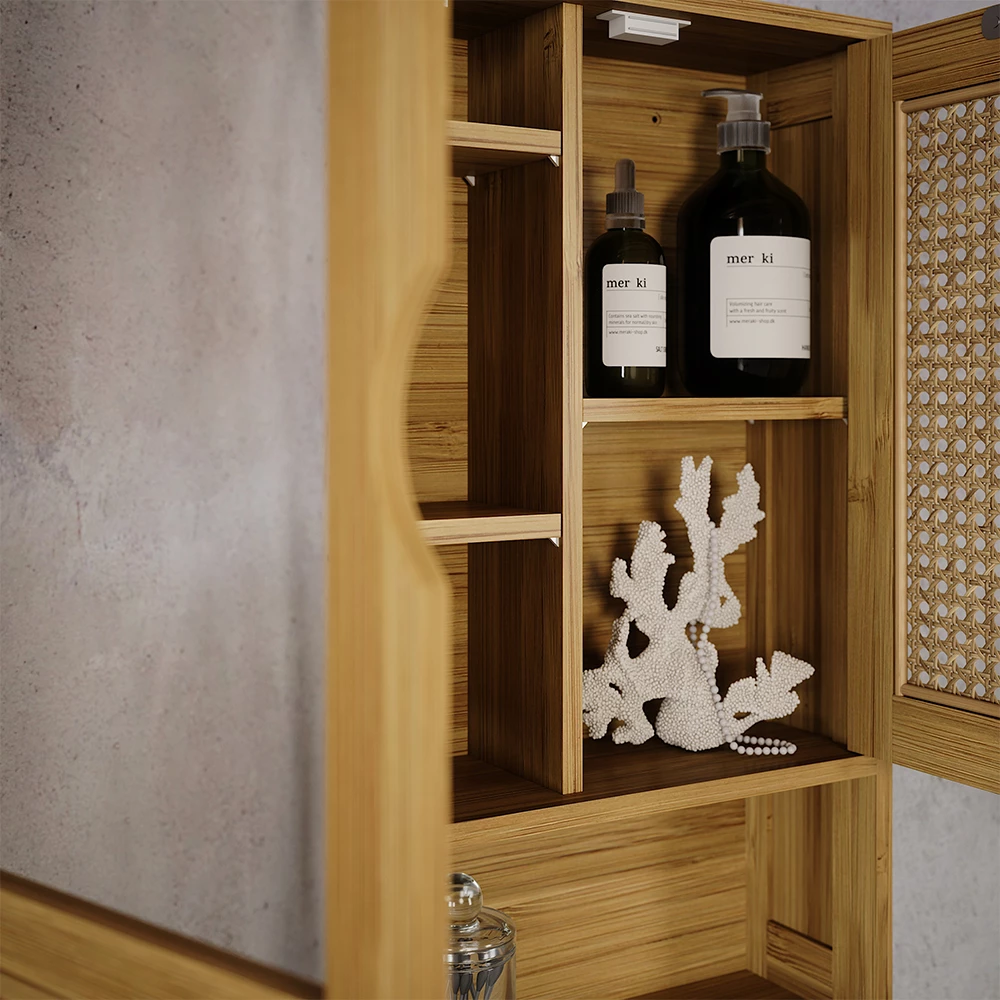 Nahaufnahme von Badspiegelschrank in Bambus, zeigt Textur/Details