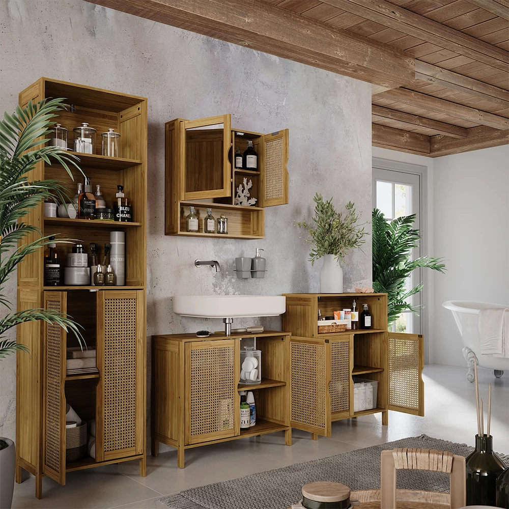 Nahaufnahme von Badspiegelschrank in Bambus, zeigt Design- und Oberflächendetails