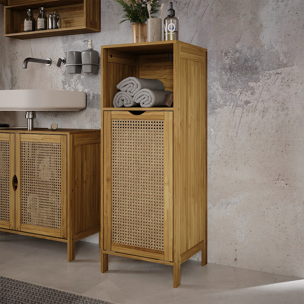 Halfhoge kast in Bamboe shown in ambient setting with decoration