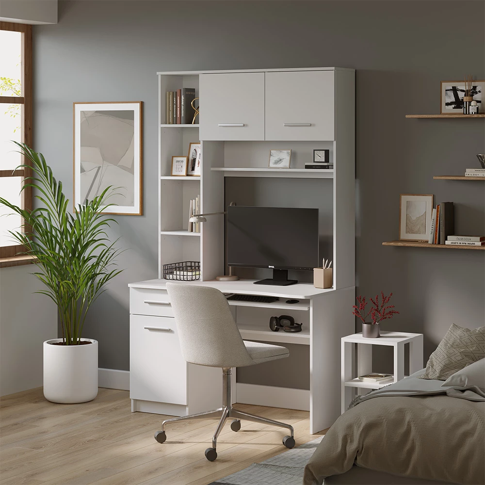 Schreibtisch in Weiß, dargestellt im Ambiente mit Dekoration